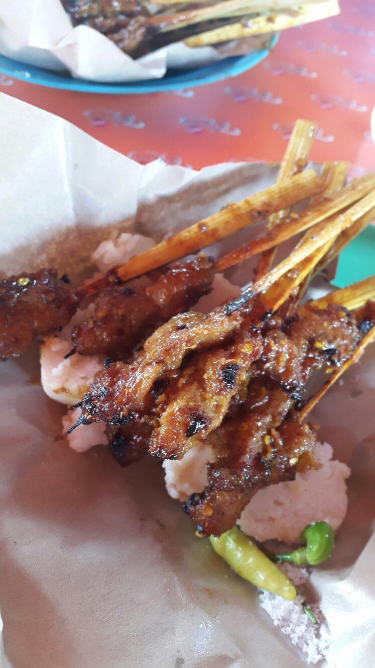 Sate Babi Bawah Pohon Gelora Trisakti